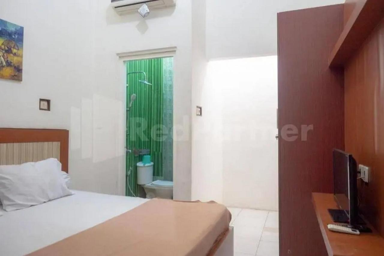 Homestay Babussalam Rungkut Mitra Reddoorz Medokanayu Exterior foto