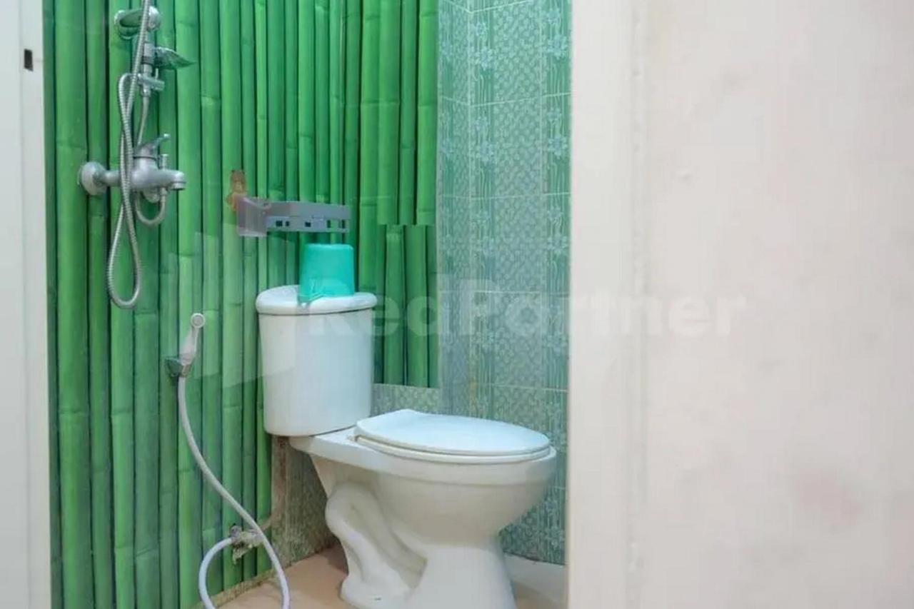 Homestay Babussalam Rungkut Mitra Reddoorz Medokanayu Exterior foto