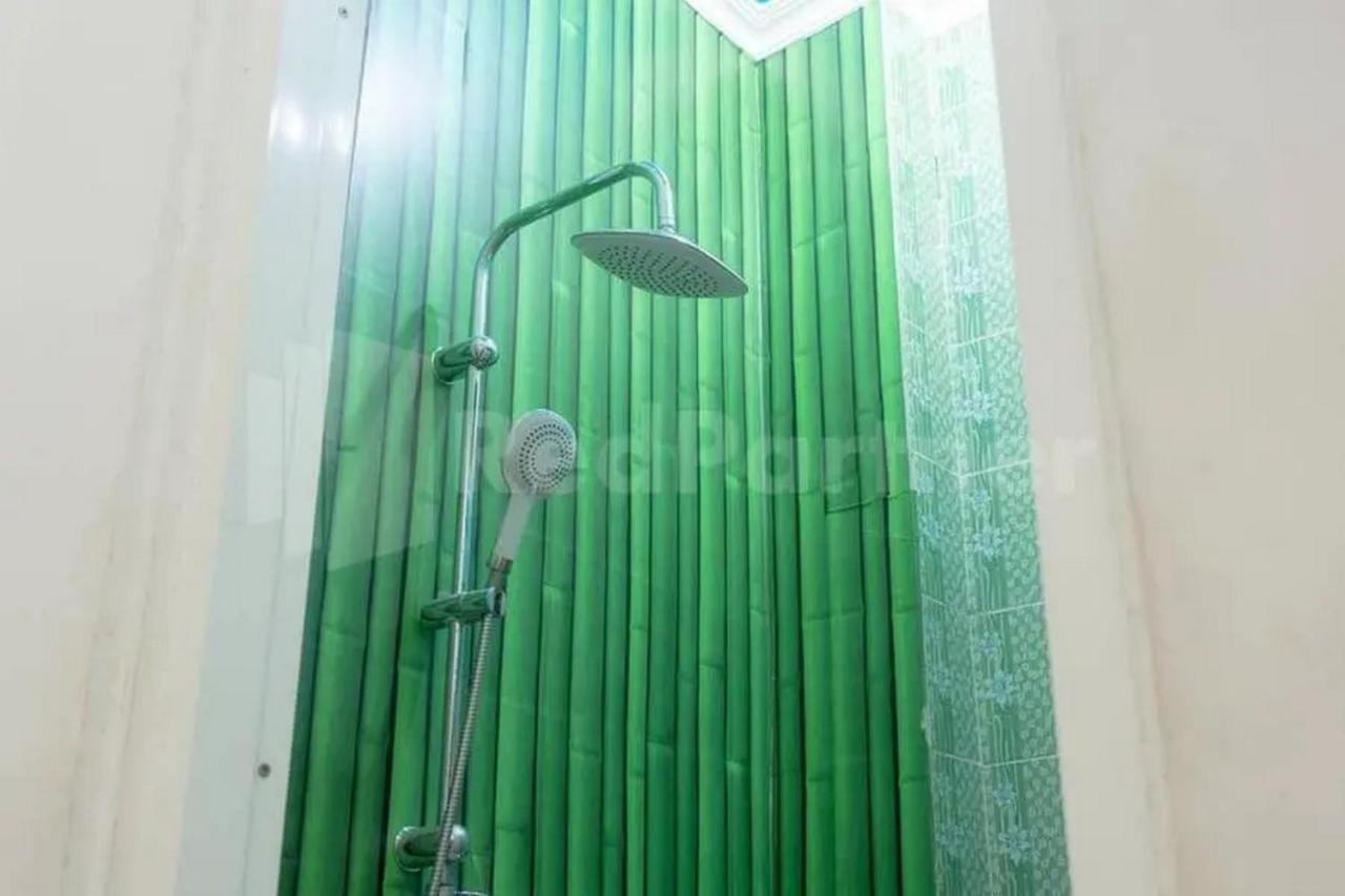 Homestay Babussalam Rungkut Mitra Reddoorz Medokanayu Exterior foto