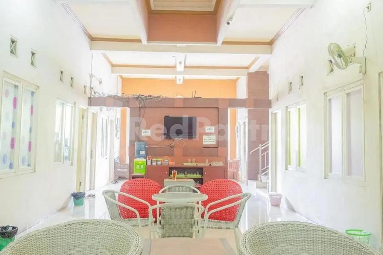 Homestay Babussalam Rungkut Mitra Reddoorz Medokanayu Exterior foto